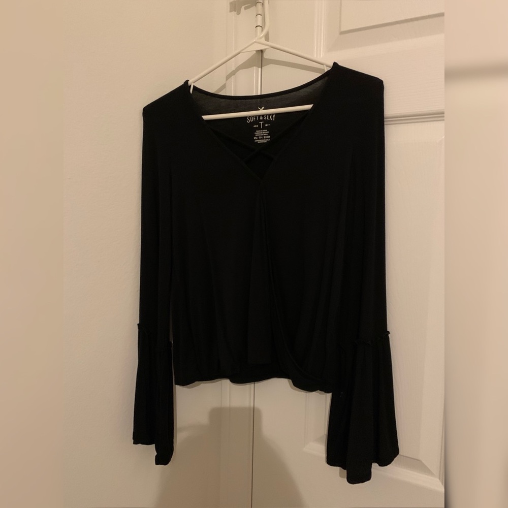 Bell-Sleeve !!NEVER WORN!! Black AE Shirt